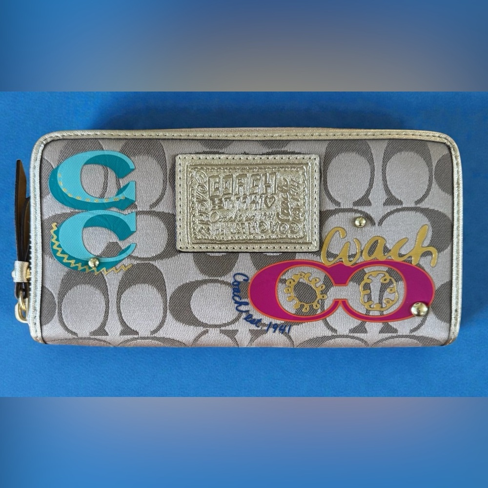 NWT Coach Daisy Pop C Applique Zip Around Wallet Tan & Gold Multicolor